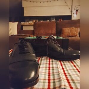 Used Calvin Klein Size 9-9.5 Mens Dress Shoes